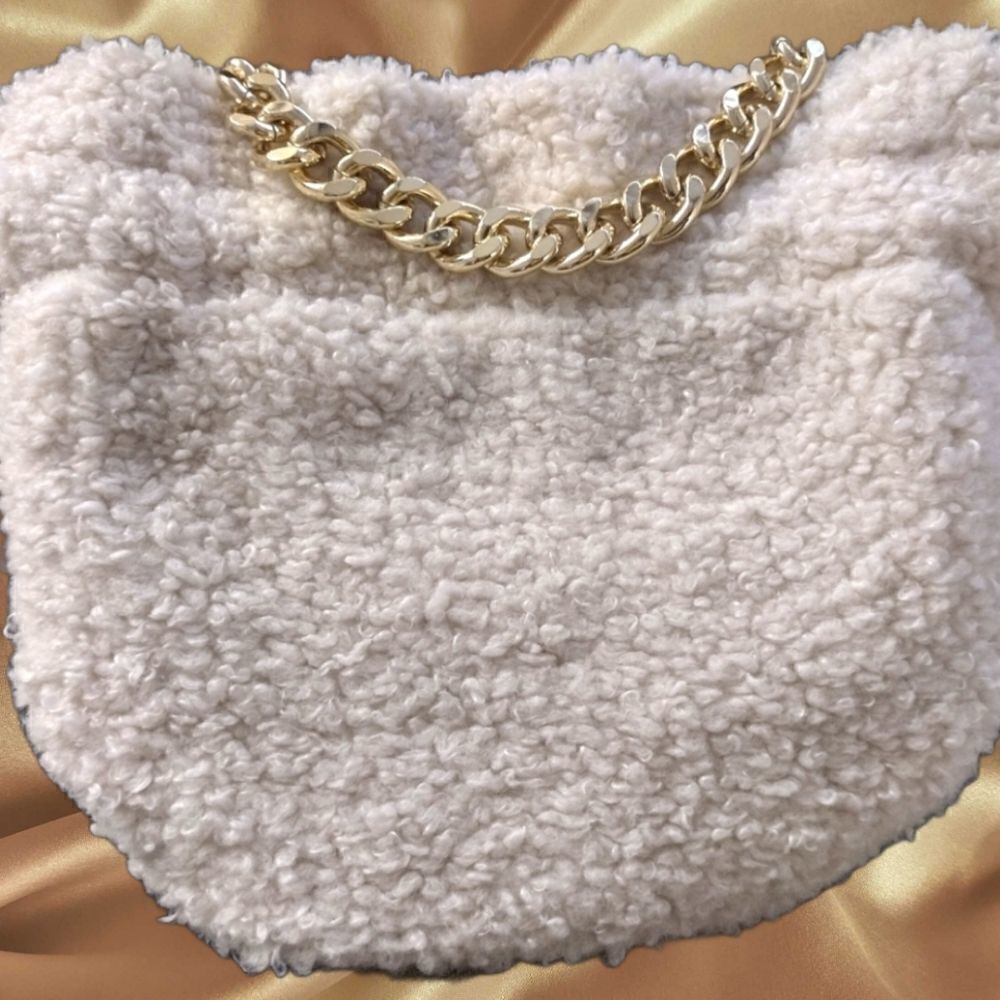 Kelly & Katie Purse Faux Fur Plush Lylla Bucket Bag Wrist Arm Chain - Picture 2 of 7